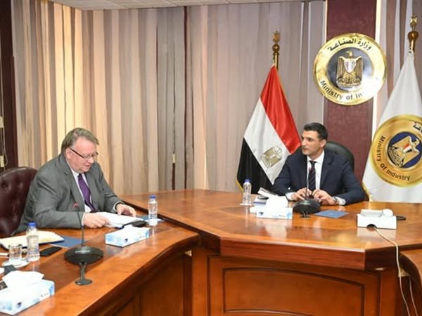 الصناعة: جاري دراسة إنشاء مصانع متوسطة إلى صغيرة داخل القرى لتعظيم الاستفادة من مواردها