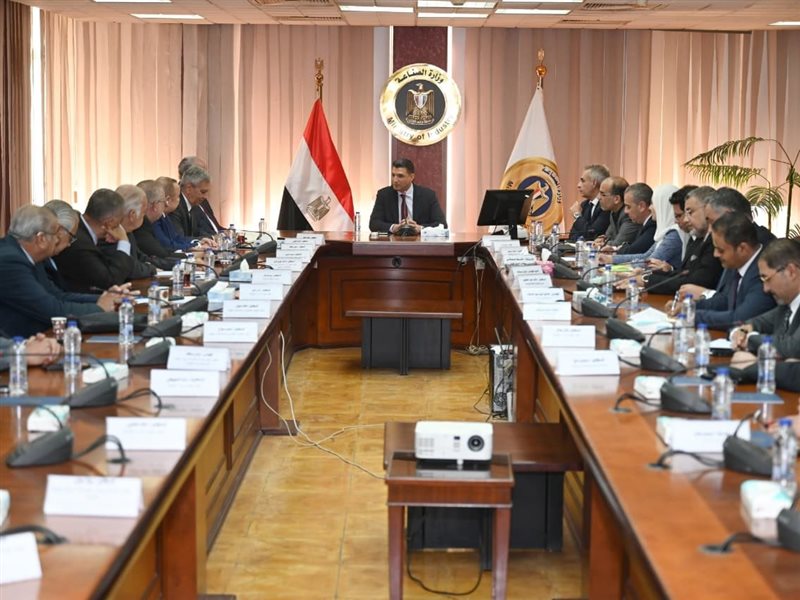 وزير الصناعة