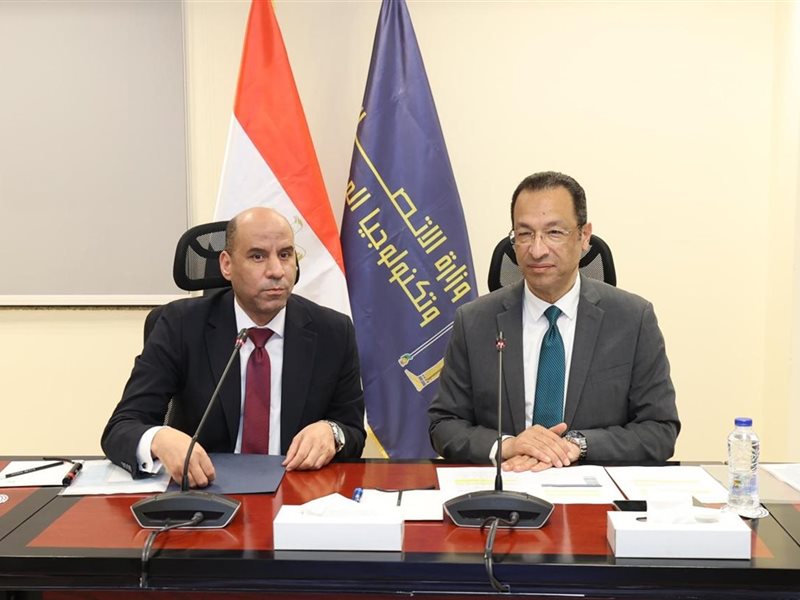 وزير الاتصالات