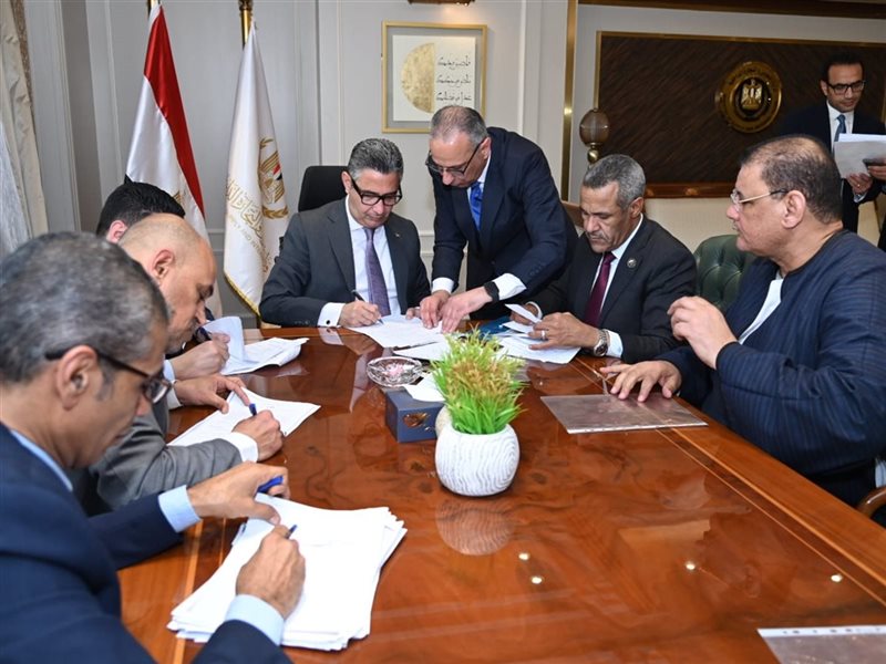 خلال لقاء وزير التموين