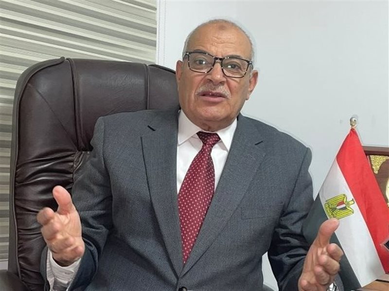 الدكتور عبد العزيز