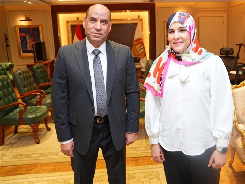 وزير العمل مع راندا