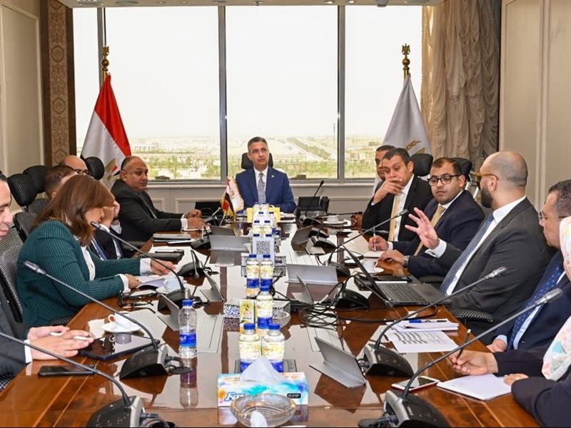 اجتماع وزير التموين