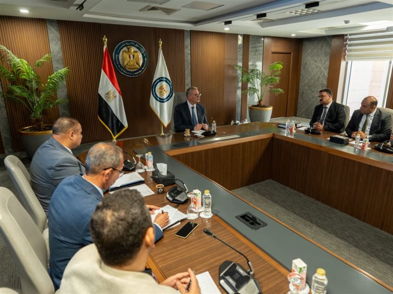 وزير البترول خلال