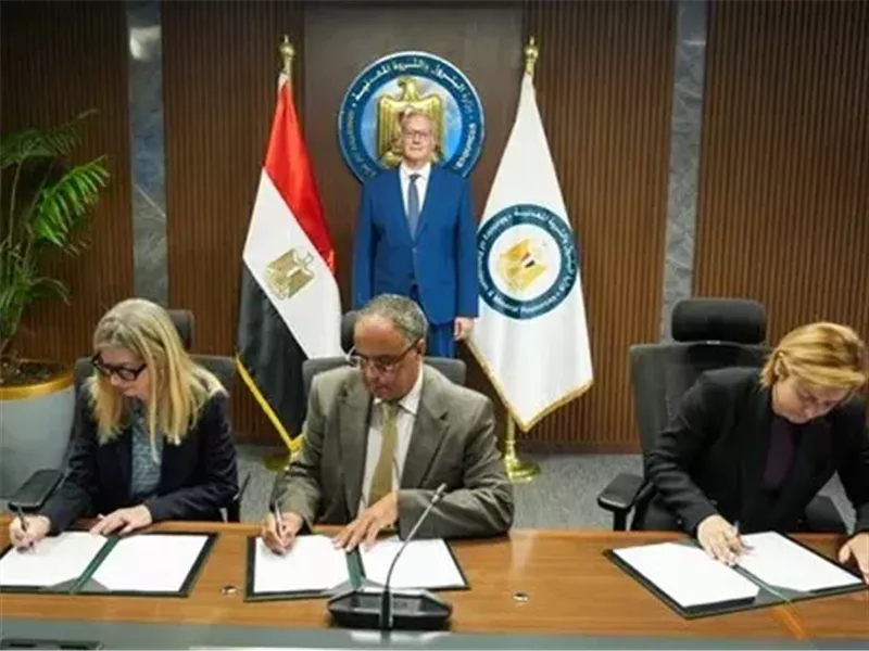 خلال التوقيع