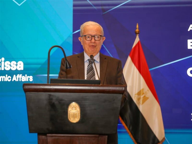  الدكتور حسين عيسى،