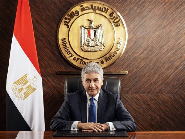 وزير السياحة يتابع استعدادات تصعيد حجاج السياحة إلى عرفات.. و24 لجنة ميدانية تعمل على مدار الساعة