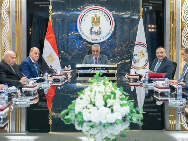 وزير الإنتاج الحربي يوجّه بضرورة توسيع التعاون الصناعي وتسريع وتيرة تنفيذ المشروعات 
