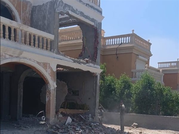 إزالة 14 مخالفة بنائية داخل كمبوند ستيلا مصر الجديدة بالشروق