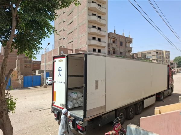 محافظ أسيوط: توزيع 5 أطنان لحوم و1250 وجبة غذائية للأسر الأولى بالرعاية وذبح 125 عجلًا