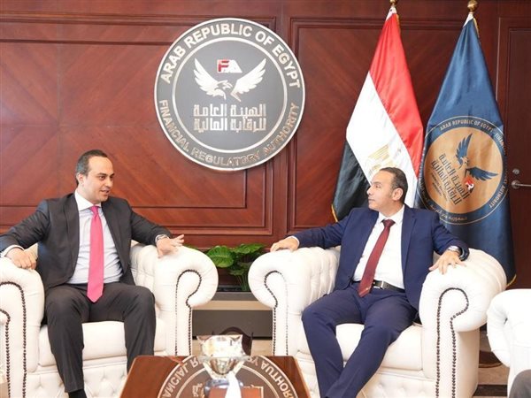 رئيسا «الرقابة المالية» و«الرعاية الصحية» يبحثان بناء شراكة لتطوير خدمات التأمين والسياحة العلاجية