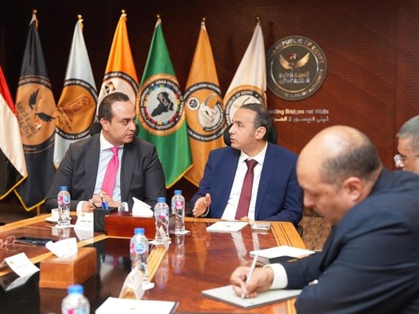 تأمينات صحية بـ400 مليار جنيه وطرح كيانات طبية بالبورصة.. تحالف بين «الرقابة المالية» و«الرعاية الصحية» لجذب استثمارات وفتح السوق أمام 2.5 مليون سائح روسي