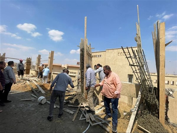 حملات مكثفة على مدار أيام العطلات والإجازات الرسمية بمدينة العبور لإزالة المخالفات ورفع الإشغالات
