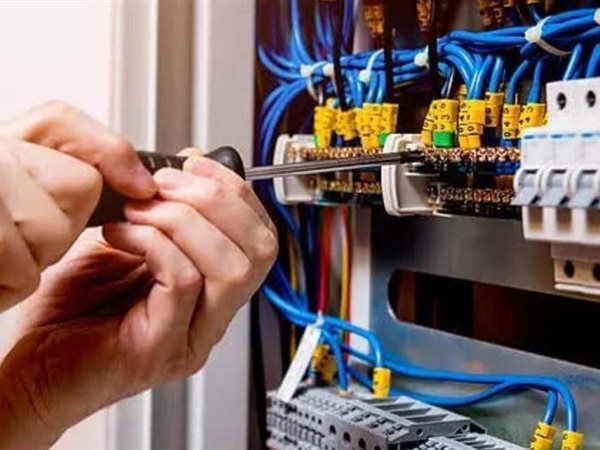 الكهرباء تحذر أصحاب العدادات مسبقة الدفع من ممارسات قد تؤدي إلى فصل التيار وتحرير محاضر