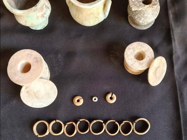 كنوز جديدة من هليوبوليس.. العثور على أول أثاث جنائزي شبه متكامل بالمطرية