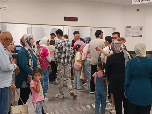 إقبال كبير على مونوريل شرق النيل في آخر أيام عيد الأضحى للتوجه إلى العاصمة الإدارية الجديدة