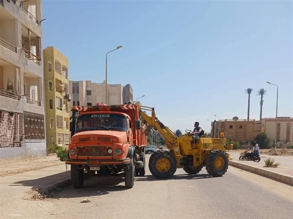جهاز حدائق أكتوبر يواصل تنفيذ حملات النظافة ورفع المخلفات بمختلف المناطق