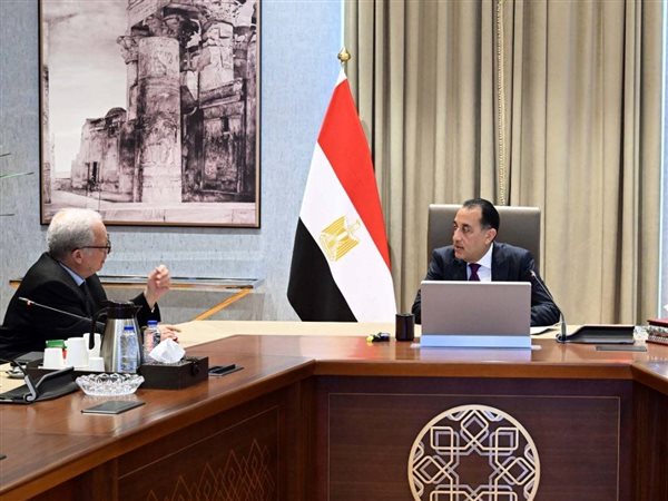رئيس الوزراء يتابع مع نائبه للشئون الاقتصادية موقف خطة إعادة هيكلة الهيئات الاقتصادية