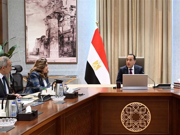 رئيس الوزراء يتابع مشروعات الإسكندرية ويشيد بمعدلات الإنجاز في 