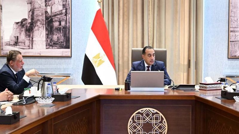 الحكومة والبنك المركزي ينسقان لتعزيز الاحتياطي النقدي