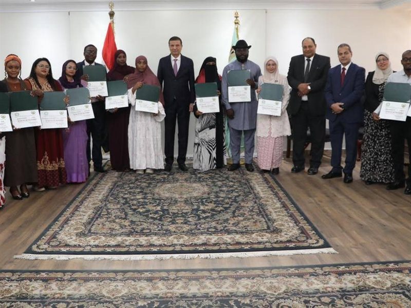 وزير الزراعة مع المتدربين