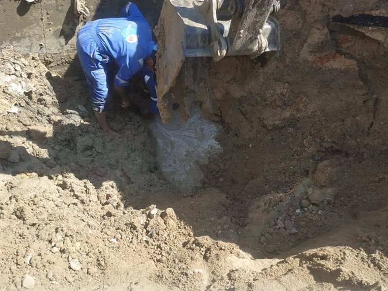 كسر مفاجئ بخط مياه رئيسي