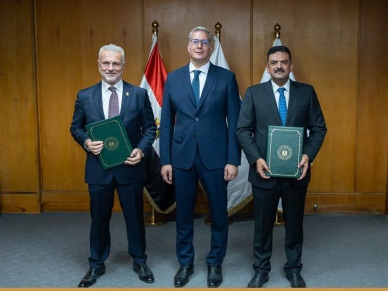 خلال التوقيع