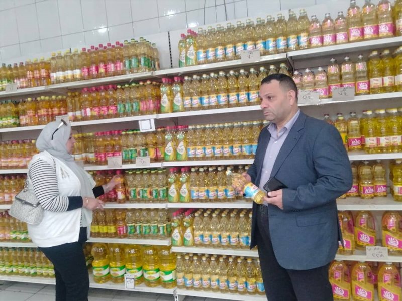 المهندس جمال عمار، وكيل وزارة التموين خلال جولة اليوم