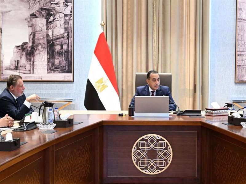 الحكومة والبنك المركزي ينسقان لتعزيز الاحتياطي النقدي
