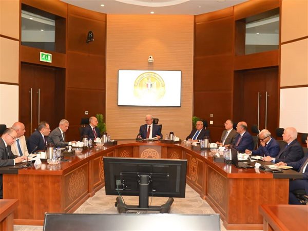 حسين عيسى: تسريع إصلاح الشركات الحكومية وجذب استثمارات جديدة عبر برنامج الطروحات