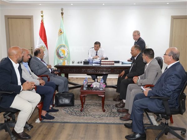 وزير الزراعة يبحث مع المنتجين والمصانع آليات استيعاب فائض بيض المائدة