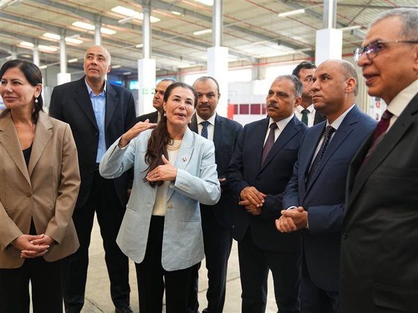 وزير العمل يكرم العمال المتميزين بـ«النساجون الشرقيون» ويؤكد: العامل المصري شريك أساسي في التنمية ودعم الاستثمار