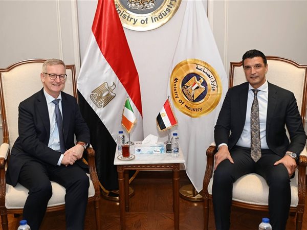 الصناعة تلتزم بتقديم كافة أشكال الدعم لإزالة أي تحديات تواجه الشركات الأيرلندية العاملة في مصر