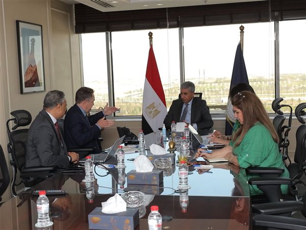 وزير السياحة يبحث مع شركة عالمية فرص الاستثمار في السياحة النيلية والبحرية بمصر