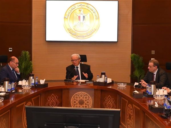 نائب رئيس مجلس الوزراء للشؤون الاقتصادية يتابع جهود تطوير الأداء بالجهاز الإداري للدولة