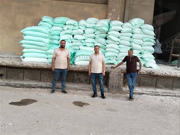 تموين الجيزة يواصل حملاته الرقابية.. ضبط146جوال دقيق مدعم و زيت مجهول المصدر