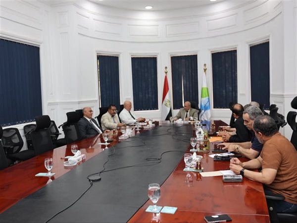 رئيس القابضة للمياه يتابع معدلات تنفيذ مشروعات المبادرة الرئاسية حياة كريمة