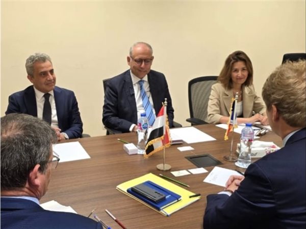 تنسيق مصري فرنسي لبحث آثار الحرب على إمدادات الطاقة وحركة الملاحة والاستثمارات الإقليمية