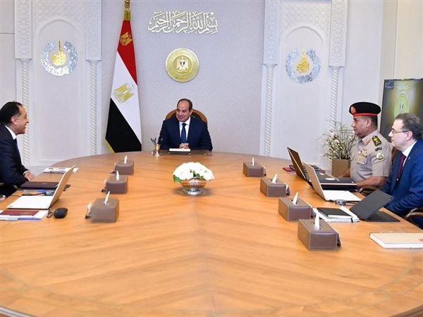 الرئيس السيسى يوجه بمواصلة تطبيق معايير الكفاءة بالجهاز الإدارى للدولة