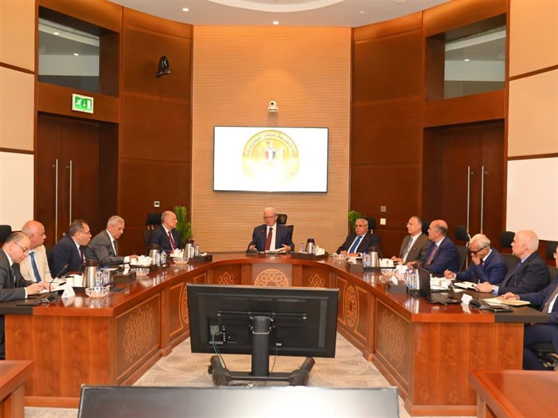 الدكتور حسين عيسى  نائب رئيس مجلس الوزراء للشؤون الاقتصادية
