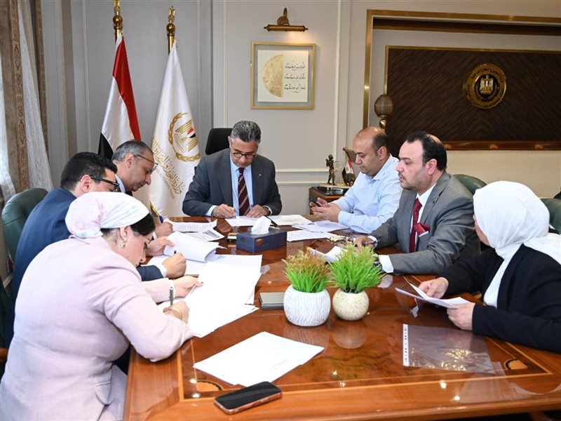 الدكتور شريف فاروق،