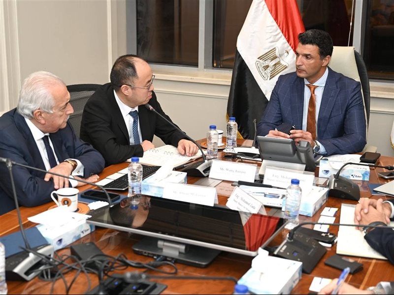اجتماع وزير الصناعة