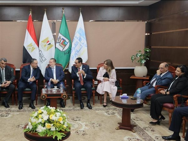 محافظ البنك المركزي ووزير التعليم العالي يفتتحان عددًا من المشروعات والوحدات الطبية بالمعهد القومي للأورام بعد تطويرها