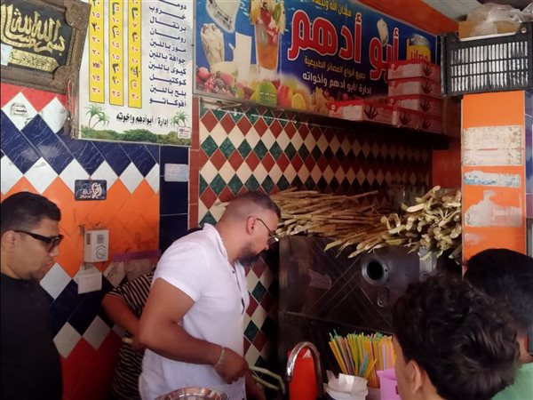 تموين القليوبية تضبط مادة تُستخدم في غش عصير القصب وتحرر 18 محضرًا تموينيًا