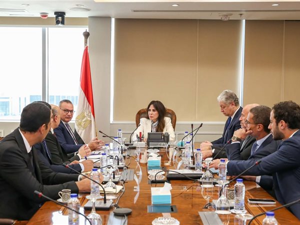 وزيرة الإسكان تتابع موقف التسليمات بمنطقة الأعمال المركزية بالعاصمة الجديدة