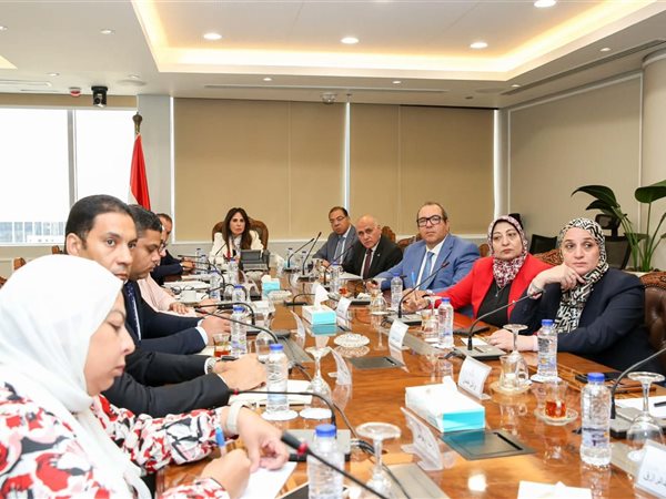 وزيرة الإسكان تتابع الموقف التنفيذي لمحوري اللواء عمر سليمان ومحمد نجيب ومستجدات مشروع تطوير موقع التجلي الأعظم