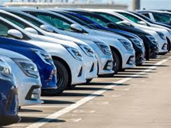 مصر تتجه لتنظيم استيراد السيارات وطرح أراضٍ صناعية بنظم تملك جديدة
