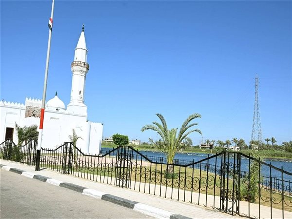 رئيس الوزراء يتفقد أعمال تطوير كورنيش رشيد بالبحيرة بطول 6 كيلومترات