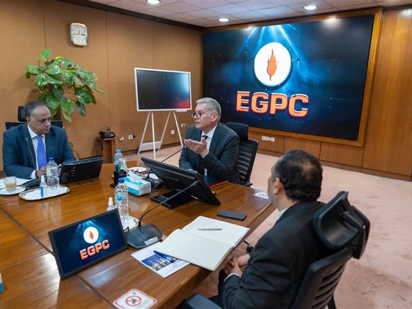وزير البترول يشيد بارتفاع إنتاج الزيت الخام إلى أكثر من 540 ألف برميل يوميًا