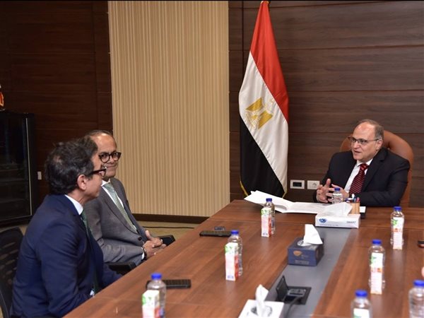 هيئة الدواء المصرية تبحث مع 
